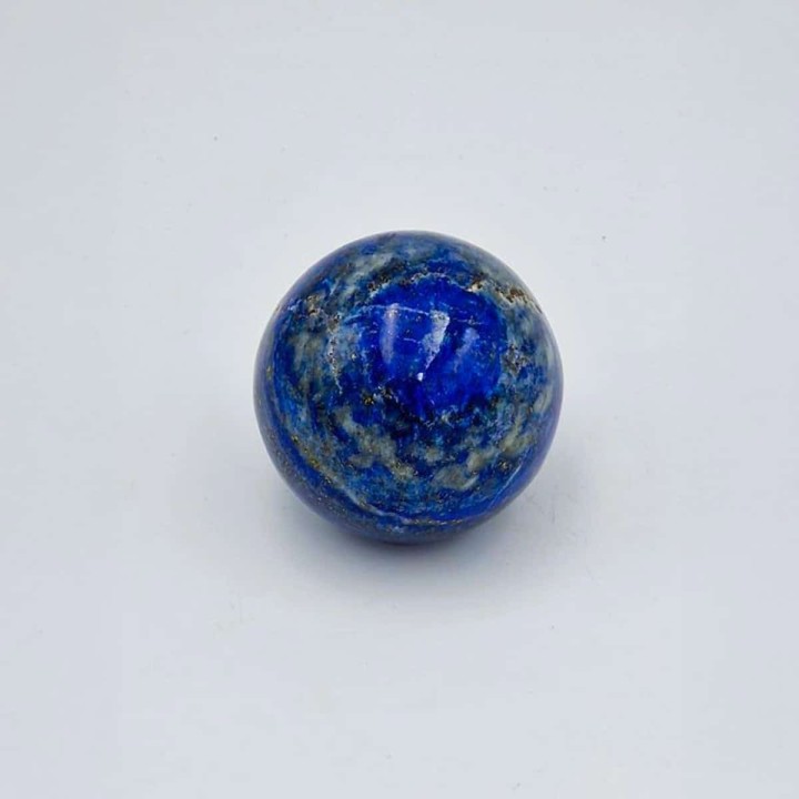 Boulle ou sphère en lapis lazuli