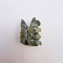Ecureuil en pierre, sculpture animale