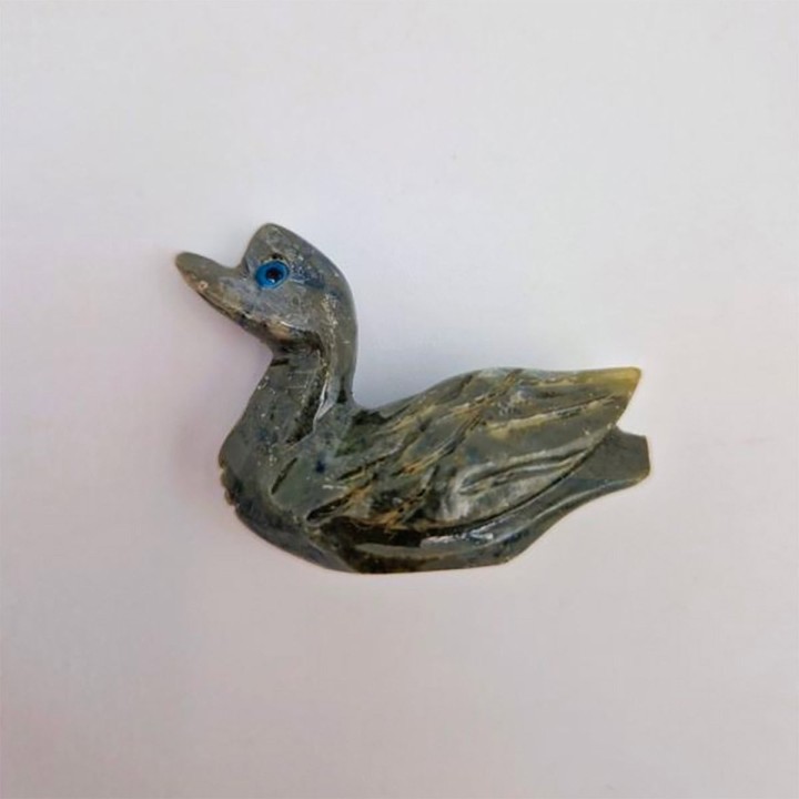Canard en pierre, sculpture animale