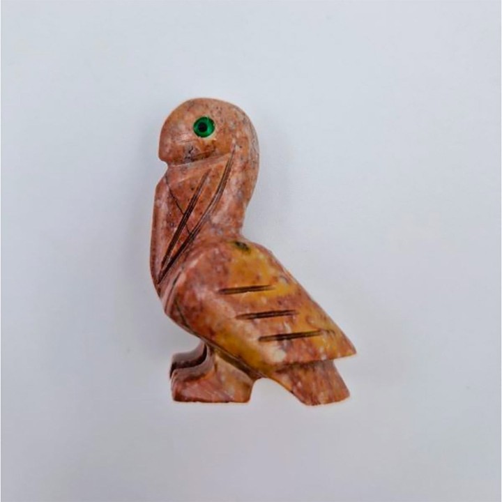 Pélican en pierre, sculpture animale